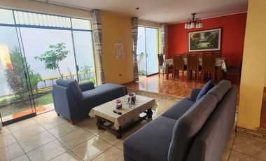 🏡 ALQUILER DE AMPLIA CASA – URB. MARINOS ANTARES, SMP