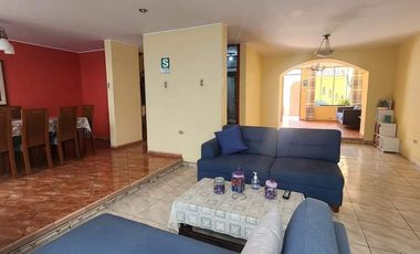 🏡 ALQUILER DE AMPLIA CASA – URB. MARINOS ANTARES, SMP