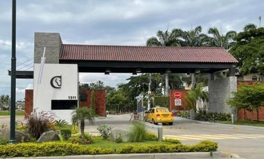 En venta terreno con excelente ubicación en El Cortijo, Nuevo Samborondón