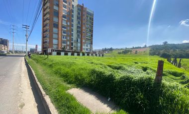 SE VENDE LOTE SOBRE LA AVENIDA UNIVERSITARIA TUNJA