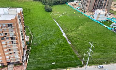 SE VENDE LOTE SOBRE LA AVENIDA UNIVERSITARIA TUNJA