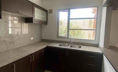 Casa en Venta en Tumbaco, 3 dormitorios, jardin, piscina
