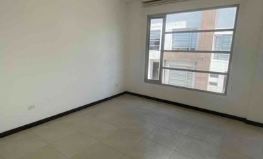 Casa en Venta en Tumbaco, 3 dormitorios, jardin, piscina