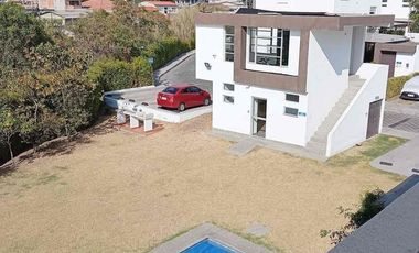 Casa en Venta en Tumbaco, 3 dormitorios, jardin, piscina