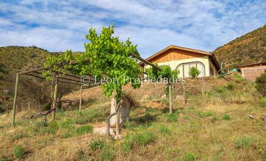 Leon Propiedades vende Parcela con casa en El Pangal, sector Alhué, Curacaví.