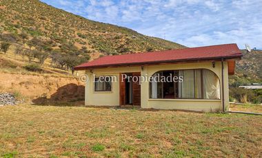 Leon Propiedades vende Parcela con casa en El Pangal, sector Alhué, Curacaví.
