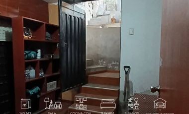 VENTA DE CASA DE 3 PISOS EN SANTA CLARA, ATE