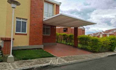 En venta casa esquinera Conjunto cerrado Sendero de Eucaliptos Popayán