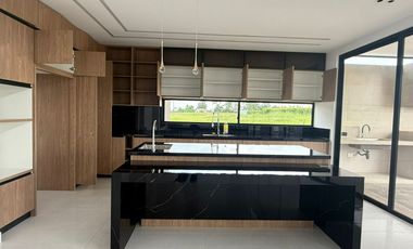 URB. TENIS CLUB CASA DE LUJO EN VENTA