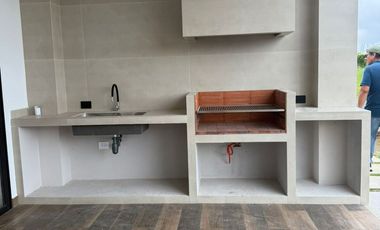 URB. TENIS CLUB CASA DE LUJO EN VENTA