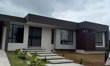 URB. TENIS CLUB CASA DE LUJO EN VENTA