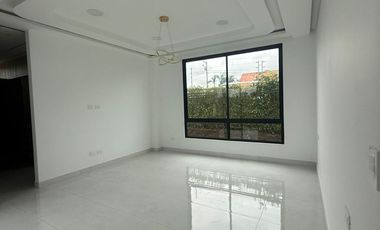 URB. TENIS CLUB CASA DE LUJO EN VENTA