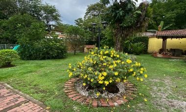 SE VENDE HERMOSA CASA CAMPESTRE EN VILLAVICENCIO