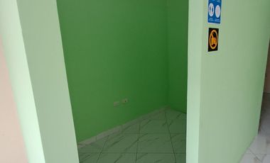 Alquiler Local Comercial en Centro de Guayaquil 35 m² con Baño y Divisiones