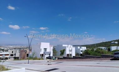 Vendo departamento de 2 niveles en colinas del bosque en privada con amenidades 3 recamaras 3 baños