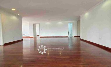 EN VENTA - ESPECTACULAR DEPARTAMENTO CON 4 DORMITORIOS + 4 PARQUEOS