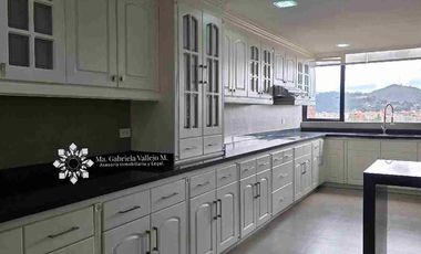 EN VENTA - ESPECTACULAR DEPARTAMENTO CON 4 DORMITORIOS + 4 PARQUEOS