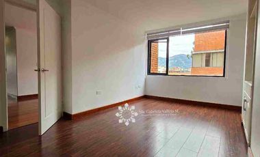 EN VENTA - ESPECTACULAR DEPARTAMENTO CON 4 DORMITORIOS + 4 PARQUEOS