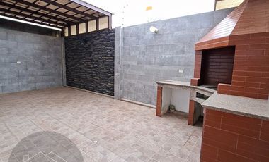 En Celessia Se Vende LInda Casa Semiamoblada con a/a; lámparas y cortinas de 3 dormitorios