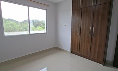 En Celessia Se Vende LInda Casa Semiamoblada con a/a; lámparas y cortinas de 3 dormitorios
