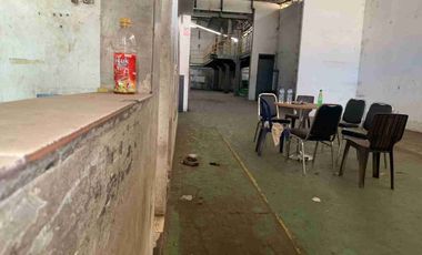 Gudang luas strategis di jalan raya jatiluhur