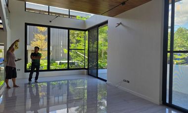 For Sale 5 Bedroom Brand New Mckinley West Village Taguig house for sale