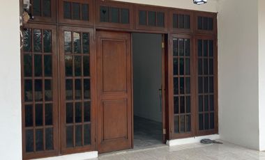 Disewakan rumah siap huni atau kantor  cipete jakarta selatan