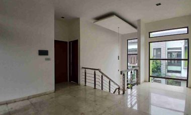 Disewakan rumah view lap.golf di Green Golf residence pangkalan jati