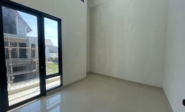 Bosstania Triyagan 2 Lantai – Rumah Keluarga Modern Dekat Kampus UNS