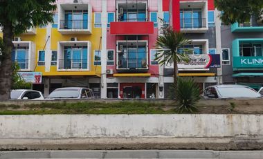 Ruko 3 Lantai Depan Lapangan Vatulemo Kantor Walikota Palu