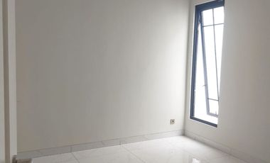 Rumah 2 Lt Modern Siap Huni di Cluster Summarecon Crowen Gading
