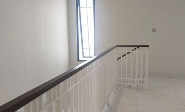 Rumah 2 Lt Modern Siap Huni di Cluster Summarecon Crowen Gading