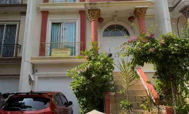 RUMAH SIAP HUNI 3 LANTAI PIK