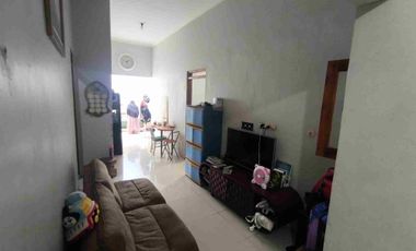 Rumah semi Kos di UMS murah BU