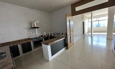 Cañadas del Lago. RENTA - Departamento con amenidades y 3 recámaras