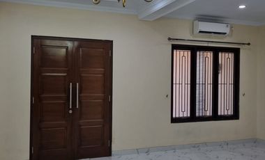 Disewakan Rumah Siap Huni Dan Cantik di Boulevard, Cluster Favorit Kota Wisata Cibubur