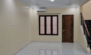 Disewakan Rumah Siap Huni Dan Cantik di Boulevard, Cluster Favorit Kota Wisata Cibubur