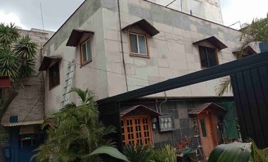 Escandon, bonita casa remodelada en predio grande con 2 casas más.