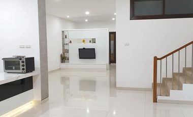 Dijual Rumah Bagus Keren Furnish siap Huni Bersih dan Terawat Lokasi di Pusat Kota Kembar Mas Bandung