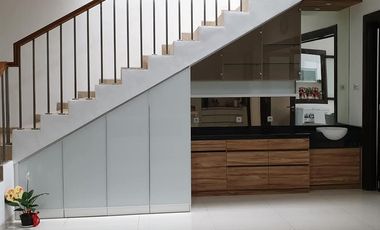 Dijual Rumah Bagus Keren Furnish siap Huni Bersih dan Terawat Lokasi di Pusat Kota Kembar Mas Bandung