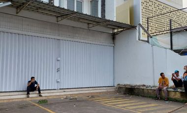 2unit ruko jadi 1 di pinggir jln raya komsen jatiasih ex alfamart LT.375m