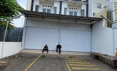 2unit ruko jadi 1 di pinggir jln raya komsen jatiasih ex alfamart LT.375m