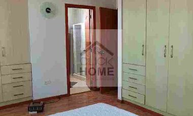 Arriendo departamento de 3 habitaciones en urbanización amoblado disponible en marzo