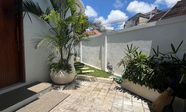 villa baru di nusa dua, furnish, pool, dkt pantai