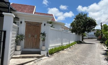 villa baru di nusa dua, furnish, pool, dkt pantai