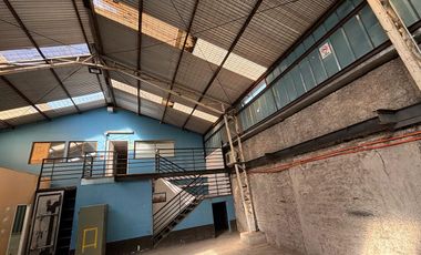 GALPON ESQUINA CON  BUENA CONECTIVIDAD