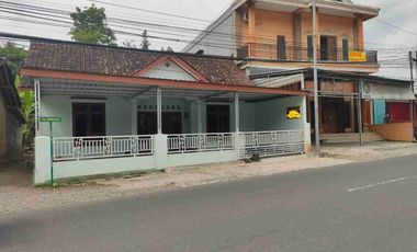 Dikontrakkan Rumah Besar di pinggir jln di Seputaran Pasar Cebongan Sleman