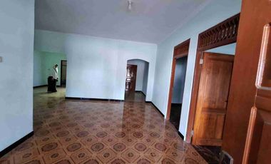 Dikontrakkan Rumah Besar di pinggir jln di Seputaran Pasar Cebongan Sleman
