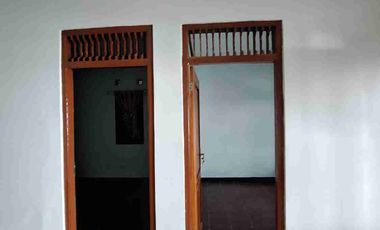 Dikontrakkan Rumah Besar di pinggir jln di Seputaran Pasar Cebongan Sleman