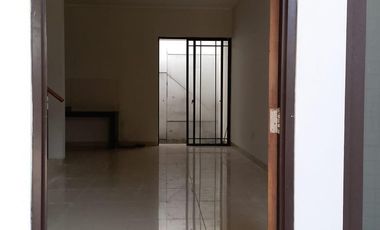 Disewa Rumah 2 Lantai Siap Huni Green Lake City Cluster Asia Kondisi Bagus
